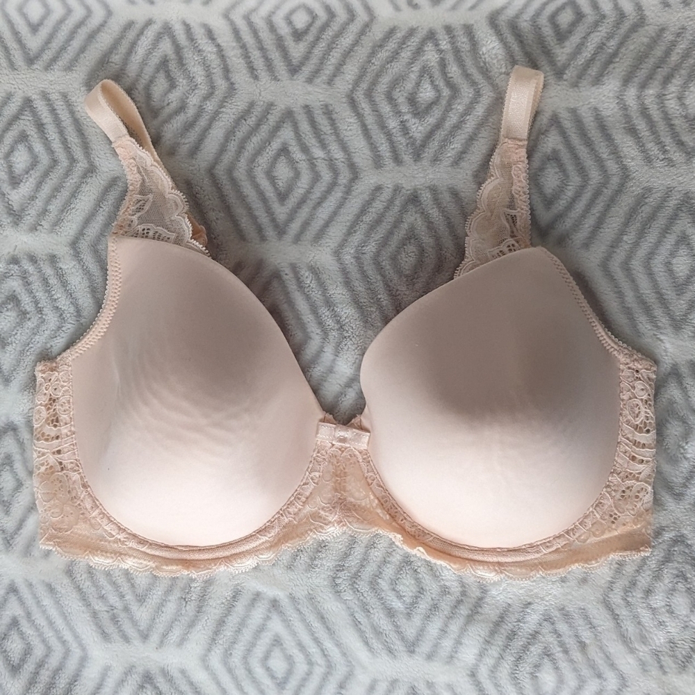 Triumph AmouretteSpotlight underwired lace bra ivory beige size 38D